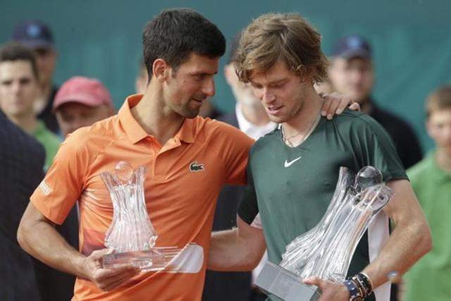 程中表现出 程中表现出