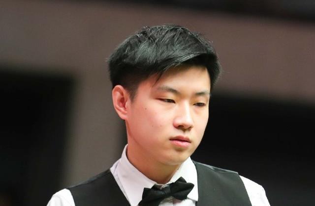 足球中扮演 足球中扮演